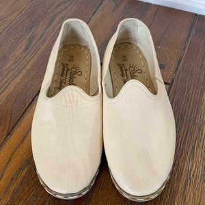 Men’s Sabah slip-ons size 43 (11-11.5)